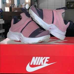 Pink nike shoes size 7c